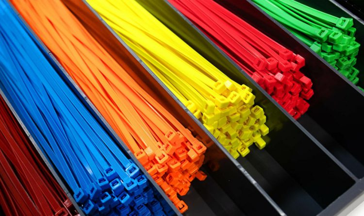 بست های کابل ؛ بست های کمربندی در مقابل بست های چسبی Hook-and-Loop کدام بهترند؟