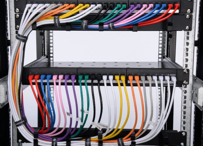 بهترین روش مدیریت کابل کدام است؟ افقی یا عمودی