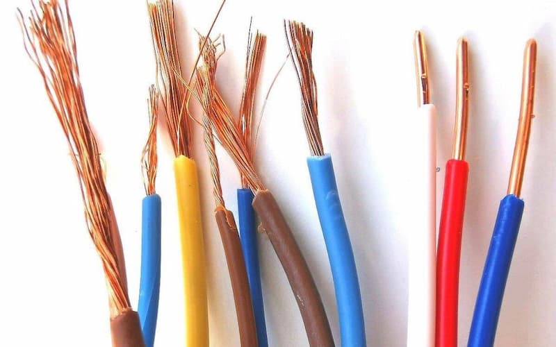 تفاوت روکش کابل‌ شبکه‌ PVC و LSZH