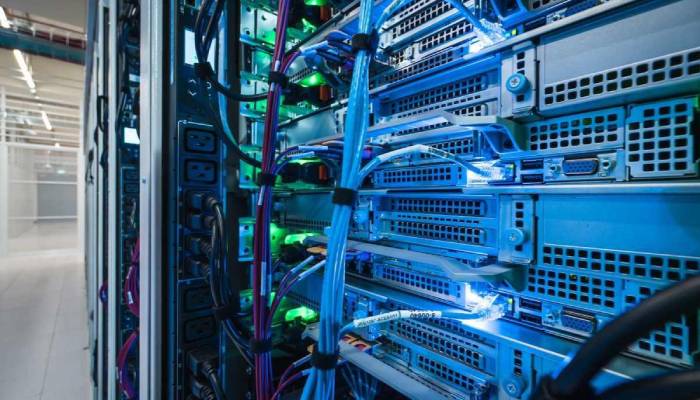 اهمیت اجاره کردن فضای رک و کولوکیشن به جای خرید آن