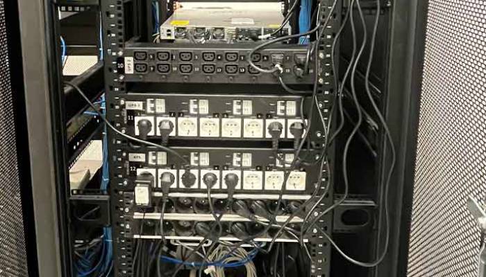 pdu اتاق سرور و تاثیر آن بر کارایی سیستم